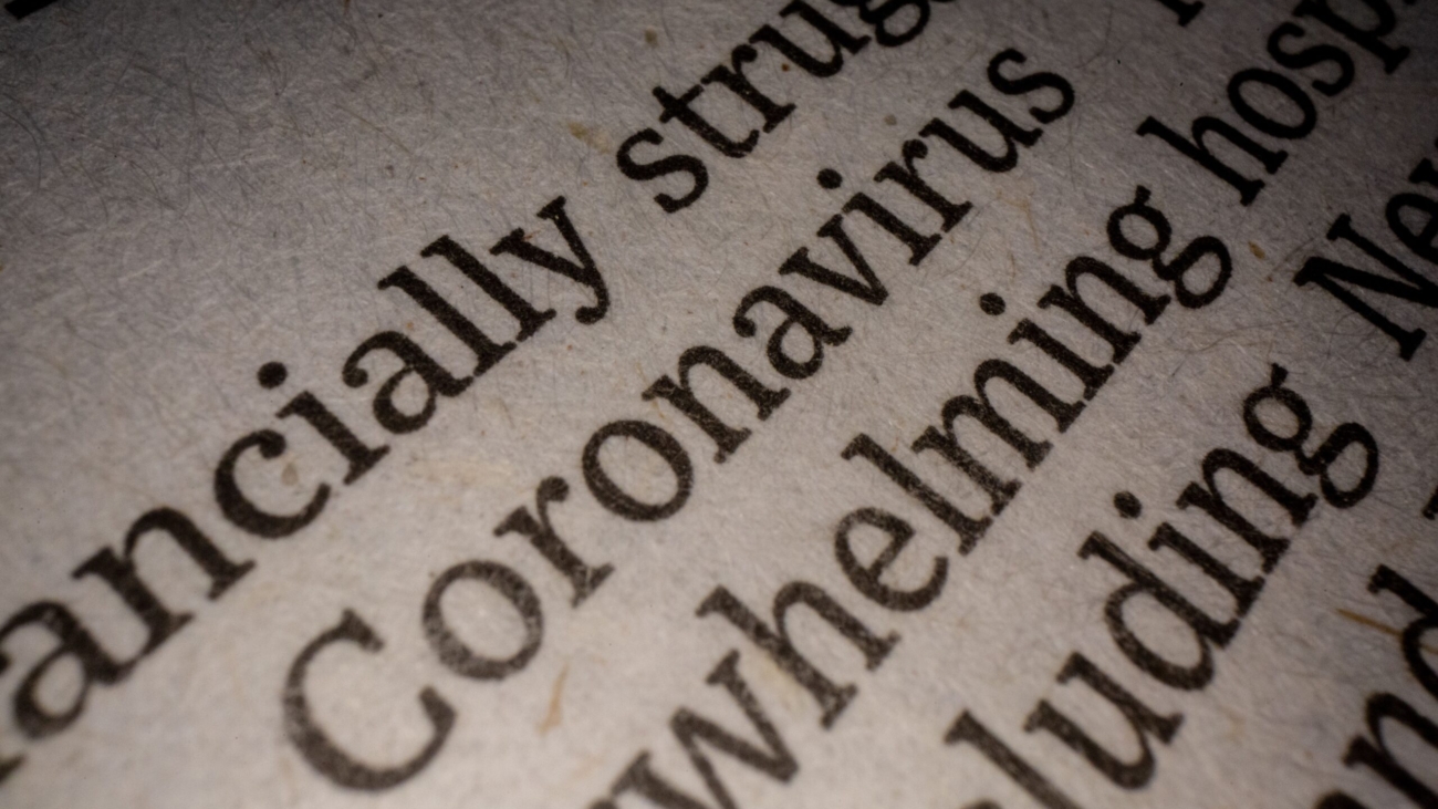 Titular de periódico sobre el coronavirus